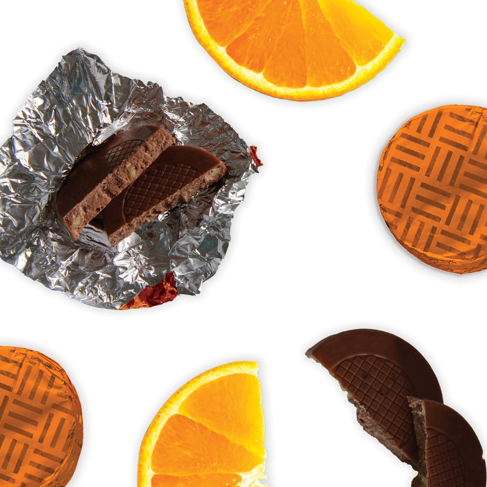 Orange foiled Dark Chocolate Crisps, infused with orange oil and complemented by the satisfying texture of crunchy sugar crystal pieces
